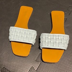 Women’s Forever 21 sandals (size 7.5 US)